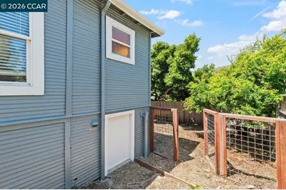 7568 Greenly Dr, Oakland, CA 94605 - Photo 23