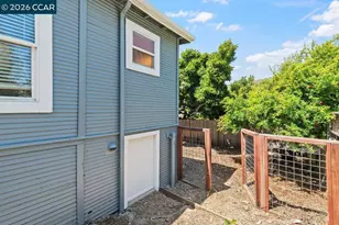 7568 Greenly Dr, Oakland, CA 94605 - Photo 23