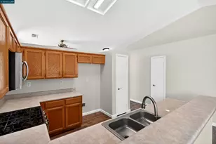 4968 Kimball Hill Cir, Stockton, CA 95210 - Photo 7