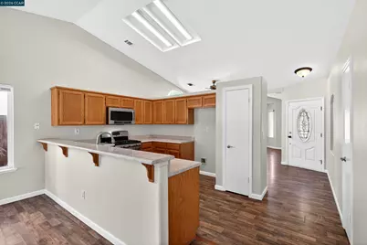 4968 Kimball Hill Cir, Stockton, CA 95210 - Photo 5