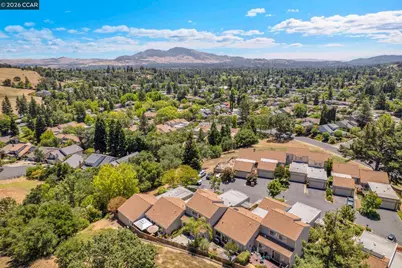 6450 Viewpoint Ct, Martinez, CA 94553 - Photo 3