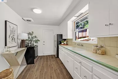 18926 Walnut Rd, Castro Valley, CA 94546 - Photo 13