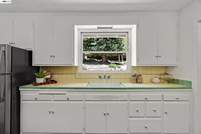 18926 Walnut Rd, Castro Valley, CA 94546 - Photo 15
