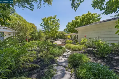 4 Crest Rd, Lafayette, CA 94549 - Photo 35