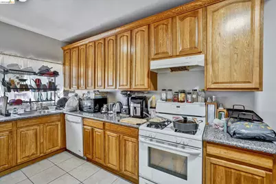 1390 Highland Blvd, Hayward, CA 94542 - Photo 17