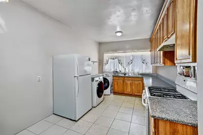 1390 Highland Blvd, Hayward, CA 94542 - Photo 3