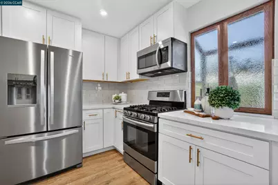 897 Marina Dr, Napa, CA 94559 - Photo 3