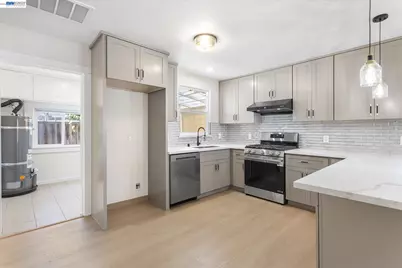 2215 E 29th Street, Oakland, CA 94606 - Photo 13