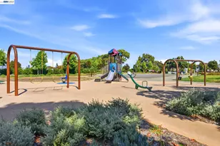 2245 Pipit Ct, San Leandro, CA 94579 - Photo 49
