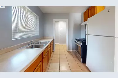 6625 Bancroft Ave, Oakland, CA 94605 - Photo 9