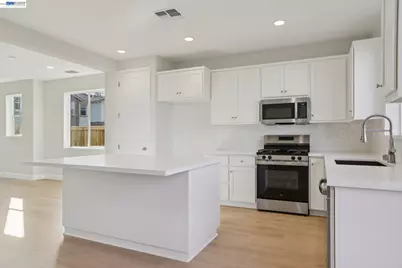 117 Creek View Cir, Fairfield, CA 94533 - Photo 11
