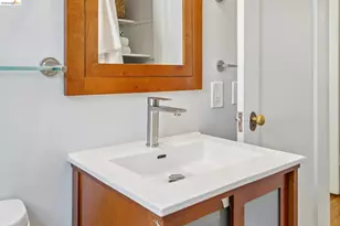 264 Marlow Dr, Oakland, CA 94605 - Photo 39
