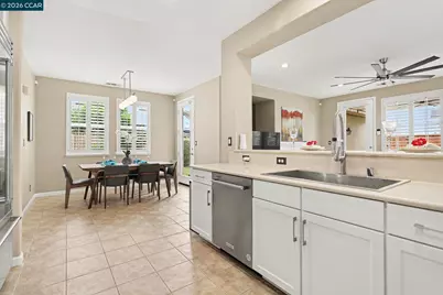 586 Dutch Elm Dr, Hercules, CA 94547 - Photo 5