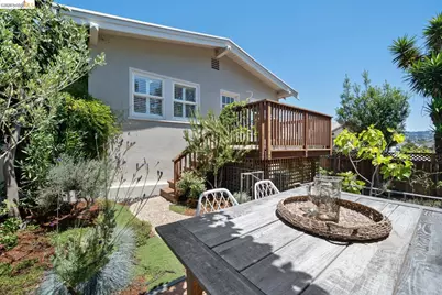 1751 38th St, Oakland, CA 94602 - Photo 41