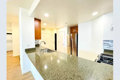 423 7th St #303, Oakland, CA 94607 - Photo 13