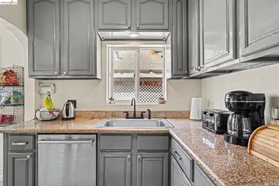 1288 107th, Oakland, CA 94603 - Photo 9