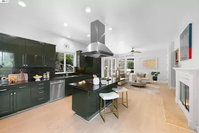 7010 Pinehaven Rd, Oakland, CA 94611 - Photo 9