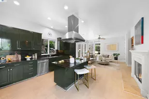 7010 Pinehaven Rd, Oakland, CA 94611 - Photo 9