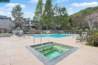 485 Canyon Oaks Dr #J, Oakland, CA 94605 - Photo 31