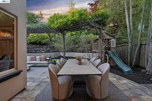 1028 Aquarius Way, Oakland, CA 94611 - Photo 19