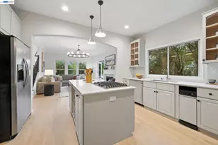 1028 Aquarius Way, Oakland, CA 94611 - Photo 7