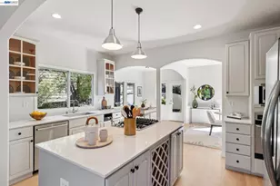 1028 Aquarius Way, Oakland, CA 94611 - Photo 23