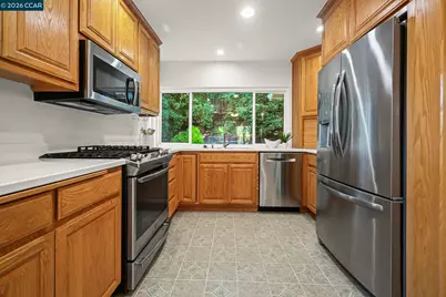 737 Sunflower Ct, Concord, CA 94518 - Photo 13