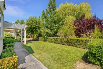 1711 Kent Dr, Brentwood, CA 94513 - Photo 27