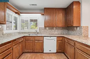 2356 Golden Bear Cir, Stockton, CA 95209 - Photo 7
