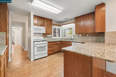 2356 Golden Bear Circle, Stockton, CA 95209 - Photo 7