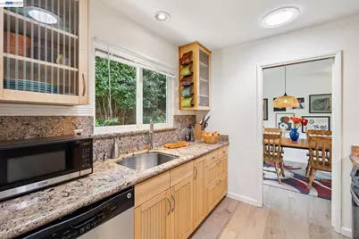 55 Asilomar Cir, Oakland, CA 94611 - Photo 15