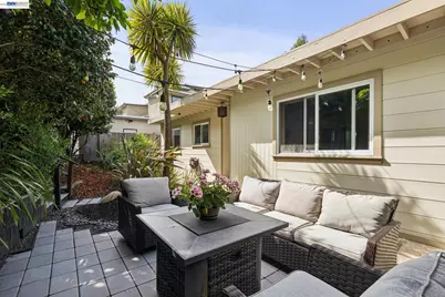 55 Asilomar Cir, Oakland, CA 94611 - Photo 25