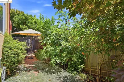 1045 Stanford Ave #2, Oakland, CA 94608 - Photo 29