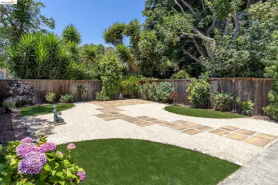 2214 Curtis St, Berkeley, CA 94702 - Photo 9