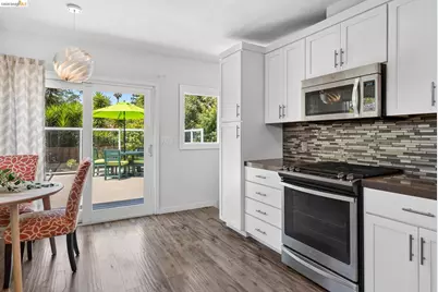 2214 Curtis St, Berkeley, CA 94702 - Photo 7