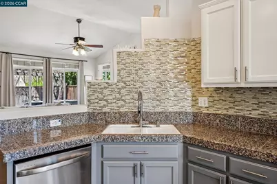 1336 Steinbeck Dr, Pittsburg, CA 94565 - Photo 13