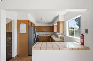 10517 Voltaire Ave, Oakland, CA 94603 - Photo 11