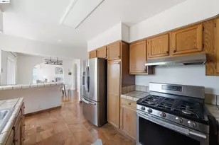10517 Voltaire Ave, Oakland, CA 94603 - Photo 13