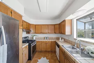 10517 Voltaire Ave, Oakland, CA 94603 - Photo 15