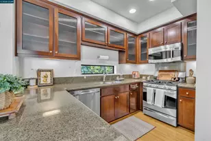 405 Palisade Dr, Oakland, CA 94607 - Photo 3