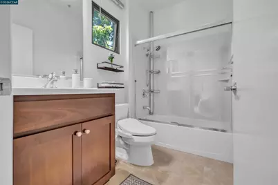 405 Palisade Dr, Oakland, CA 94607 - Photo 13