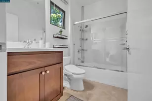 405 Palisade Dr, Oakland, CA 94607 - Photo 13