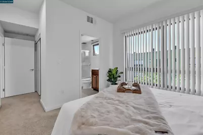 405 Palisade Dr, Oakland, CA 94607 - Photo 17