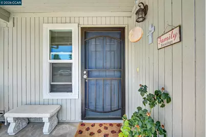 221 Eric Cir, Galt, CA 95632 - Photo 3