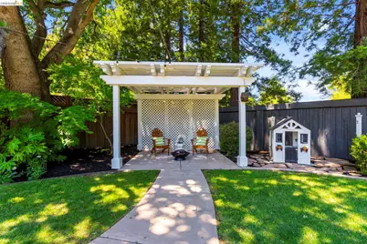 1250 Elmwood Dr, Walnut Creek, CA 94597 - Photo 33