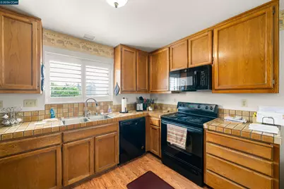 2409 Lighthouse Ct, Fairfield, CA 94534 - Photo 5