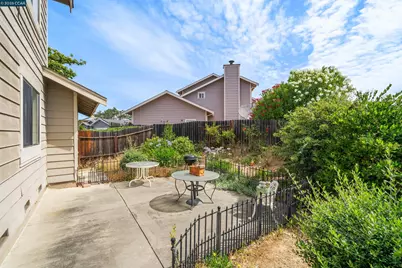 2409 Lighthouse Ct, Fairfield, CA 94534 - Photo 35