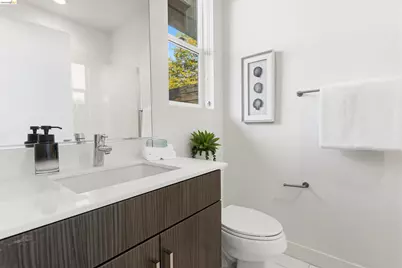 1355 Pullman Way, Oakland, CA 94607 - Photo 27