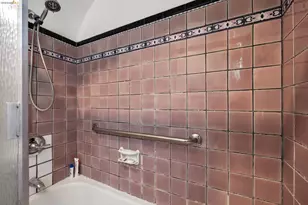 3271 Kempton Ave, Oakland, CA 94611 - Photo 21