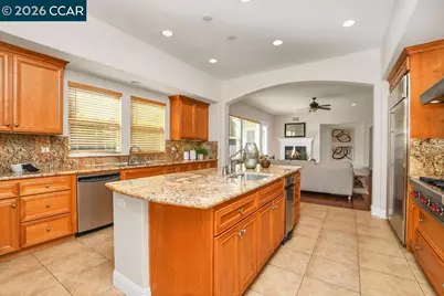 1077 Laguna Creek Ln, Pleasanton, CA 94566 - Photo 9